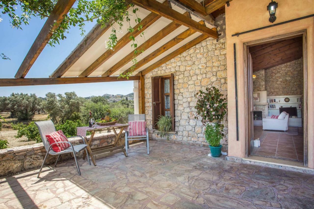 Sunny Countryside Villa - With Private Pool Фаліракі Екстер'єр фото