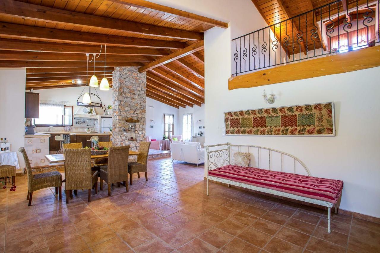 Sunny Countryside Villa - With Private Pool Фаліракі Екстер'єр фото