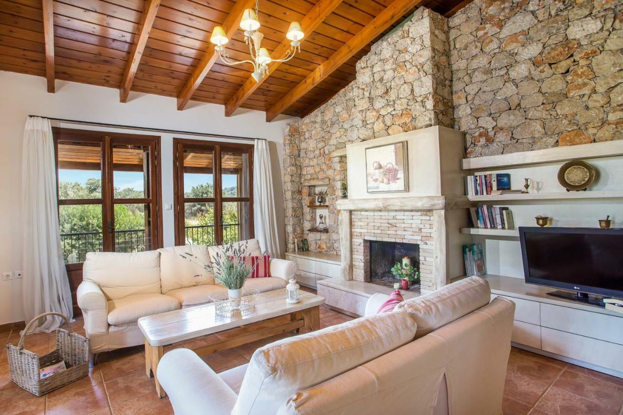 Sunny Countryside Villa - With Private Pool Фаліракі Екстер'єр фото